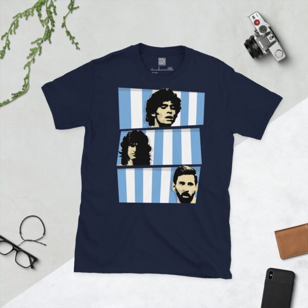 Celebrate Argentina's World Cup winners with this navy blue tee. It features three stacked bands of blue and white stripes, each with a stencil image of Diego Maradona, Mario Kempes, and Lionel Messi.