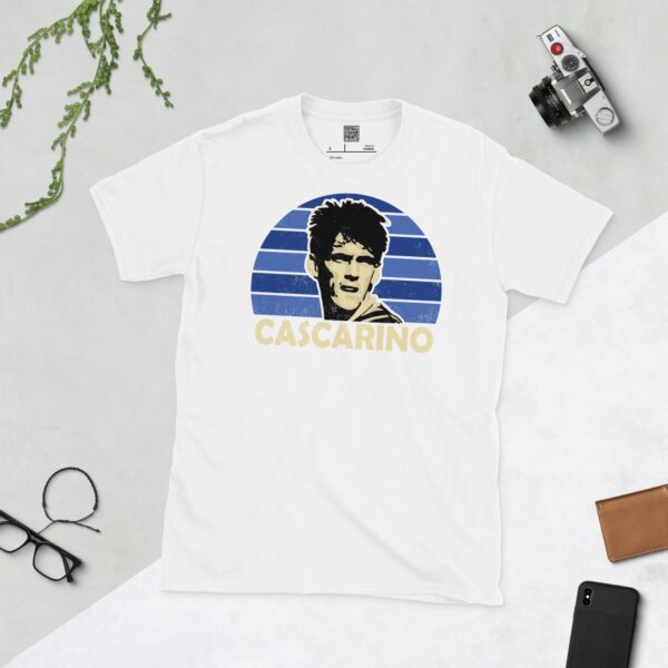 Show your Millwall pride in this white Tony Cascarino T-shirt. It features a blue sunburst design with "CASCARINO" written under the main graphic.
